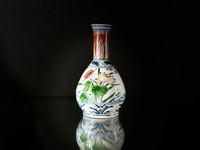 南京赤絵五彩蓮文徳利（明代末）